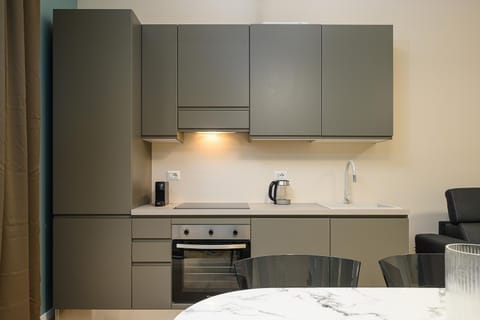 Kitchen or kitchenette, Dining area, stove