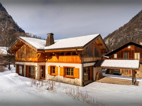 Property building, Day, Natural landscape, Winter, Mountain view