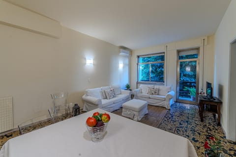 TV and multimedia, Living room, Seating area, Dining area, heating, internet, air conditioner