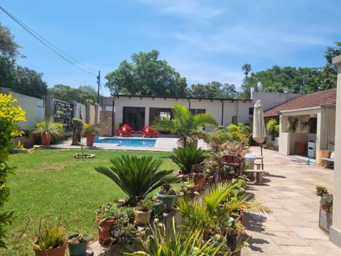 Restaurant/places to eat, Lounge or bar, Swimming pool