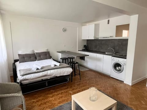 Kitchen or kitchenette, Bedroom