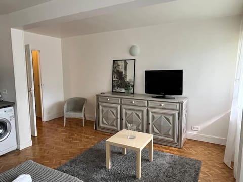 Communal lounge/ TV room, TV and multimedia, Living room, Seating area