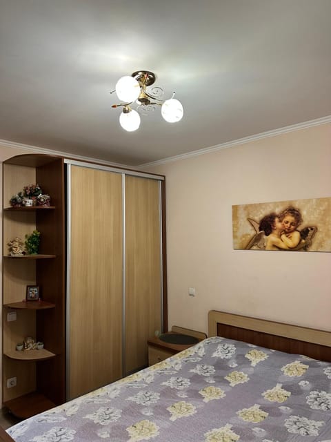 Bed, Photo of the whole room, Bedroom, wardrobe
