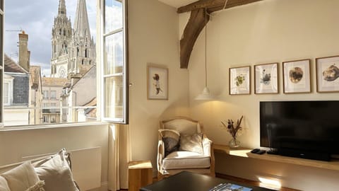 TV and multimedia, Living room, City view