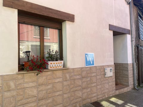 Property building, BBQ facilities, Pets, fireplace, heating