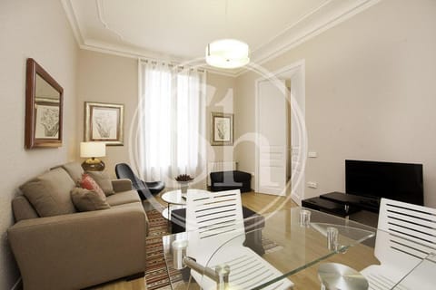 TV and multimedia, Living room, Seating area, Dining area