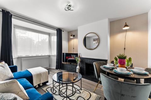 Spacious 4 Bed In Cambridge - Garden - Games Room House in Cambridge