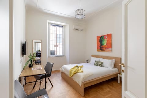 Bed, Living room, Photo of the whole room, Bedroom, air conditioner