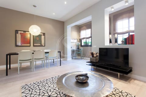 Property building, TV and multimedia, Living room, Seating area, Dining area