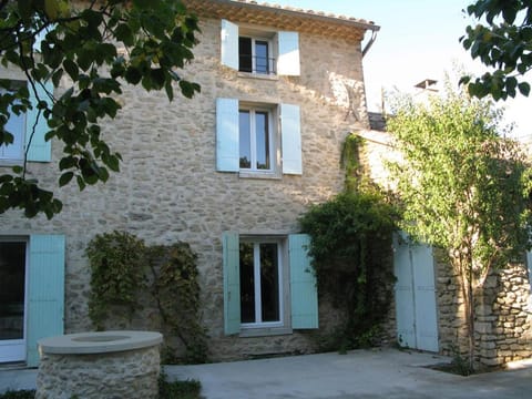 La Maison Cassée House in Mazan