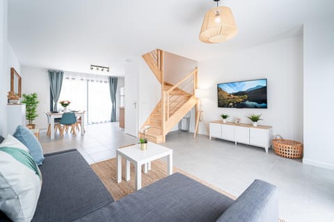 Communal lounge/ TV room, TV and multimedia, Living room