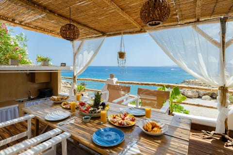 Patio, Day, Natural landscape, View (from property/room), Balcony/Terrace, Food and drinks, Seating area, Dining area, Food, Sea view, Breakfast, Lunch, Dinner, Drinks