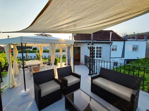 Property building, Day, Garden, View (from property/room), Balcony/Terrace, Garden view