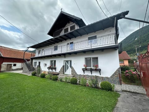 Property building, Day, Garden