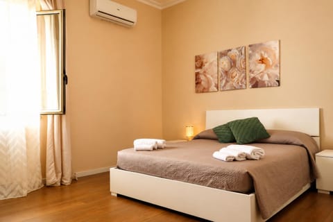 Bedroom, towels, towels