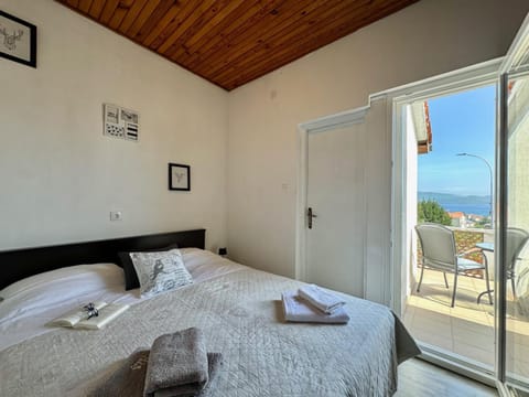 Bedroom, Sea view, air conditioner