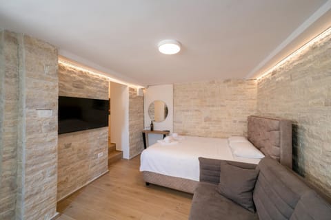 Bed, TV and multimedia