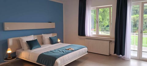 Bed, Photo of the whole room, Bedroom, internet