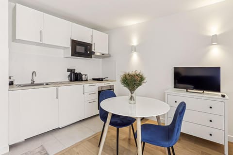 Kitchen or kitchenette, Living room