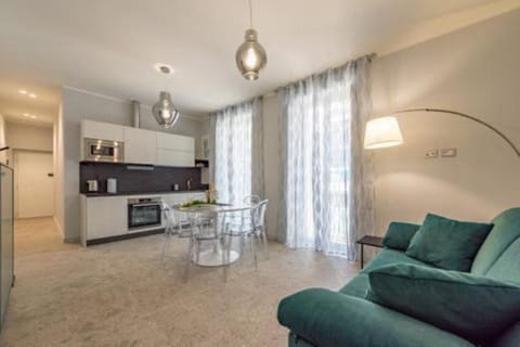 Coffee/tea facilities, Living room, Seating area, Dining area, oven, stove