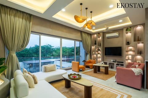 Communal lounge/ TV room, TV and multimedia, Living room, Seating area, Evening entertainment, fireplace, air conditioner