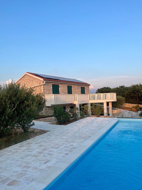Property building, Pool view