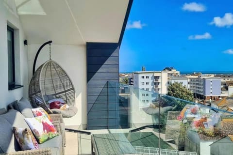 Property building, Balcony/Terrace, City view