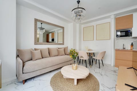 Kitchen or kitchenette, Living room, Dining area