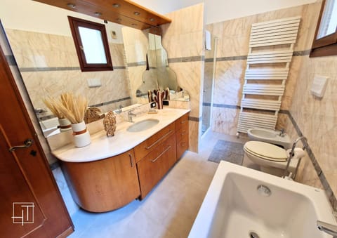 Shower, Toilet, Bathroom, Bath, bidet