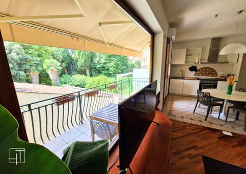 TV and multimedia, View (from property/room), Balcony/Terrace, Living room, Seating area, Dining area, Garden view