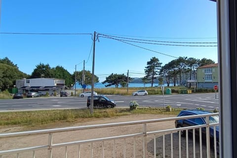 Day, Neighbourhood, Natural landscape, Lounge or bar, Location, Parking