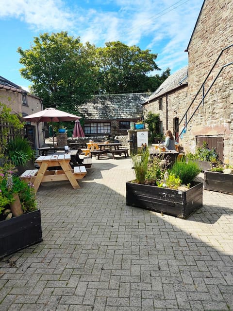 Property building, Patio, Day, Location