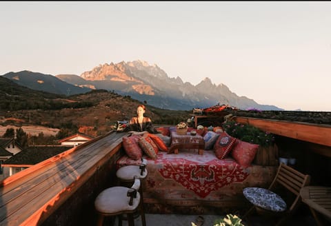 Natural landscape, View (from property/room), Balcony/Terrace, Seating area, Mountain view