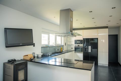 Kitchen or kitchenette, Kitchen or kitchenette