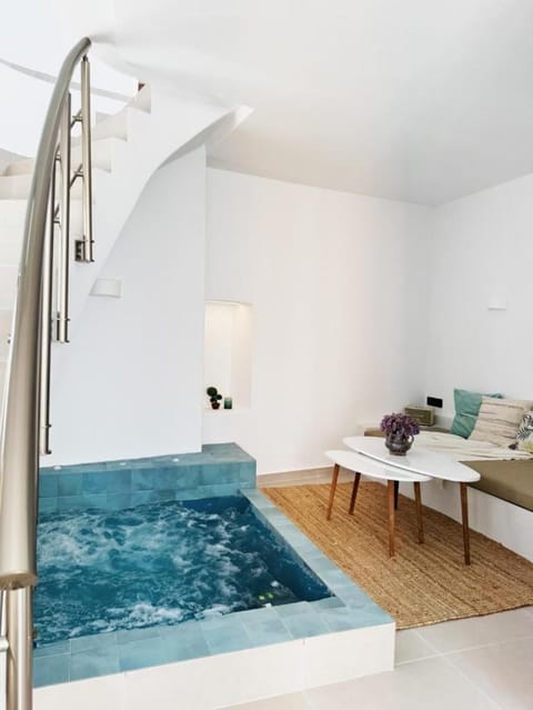 Communal lounge/ TV room, Hot Tub