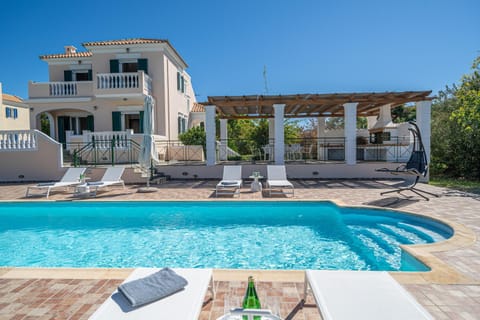 Property building, Patio, Day, Pool view, Swimming pool, sunbed