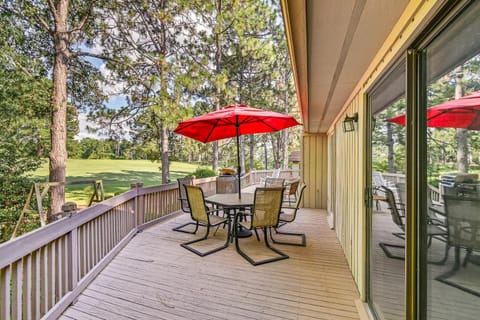 Charming Pinehurst Getaway with Golf Course View! House in Pinehurst