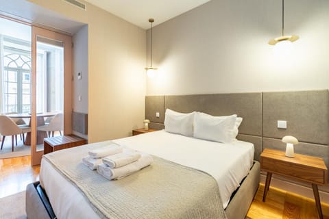 Bed, Decorative detail, towels