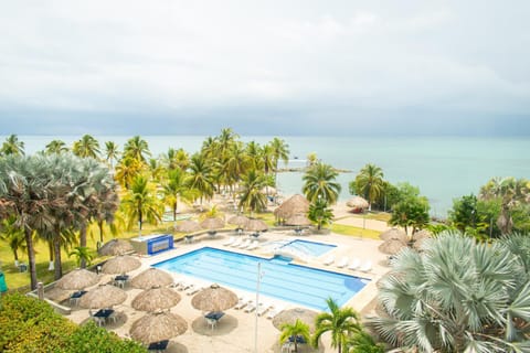 Pool view, Sea view, Swimming pool, sunbed