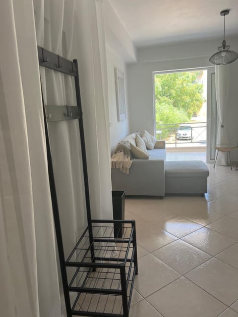 Bed, Living room, Photo of the whole room, Seating area