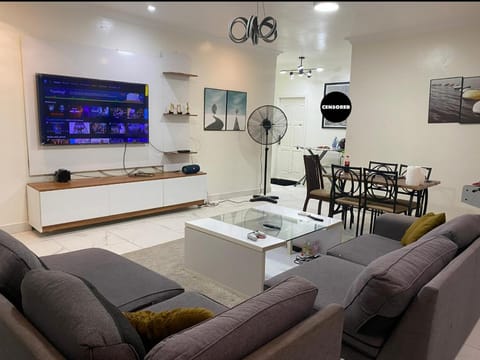 TV and multimedia, Living room, Seating area, Dining area