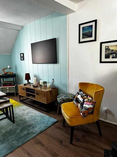 Communal lounge/ TV room, Living room