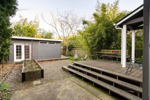 Stay Portland - Alberta Arts Luxury, Sleeps 6, Walk Score 99 House in Portland