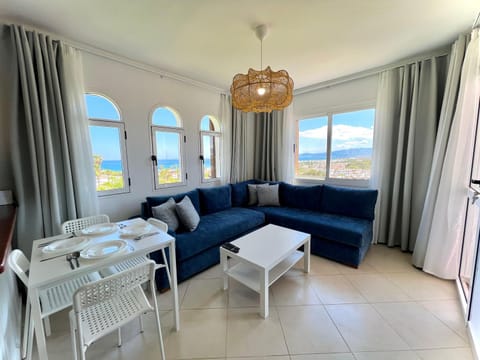 Natural landscape, View (from property/room), Balcony/Terrace, Living room, Dining area, Pool view, Sea view