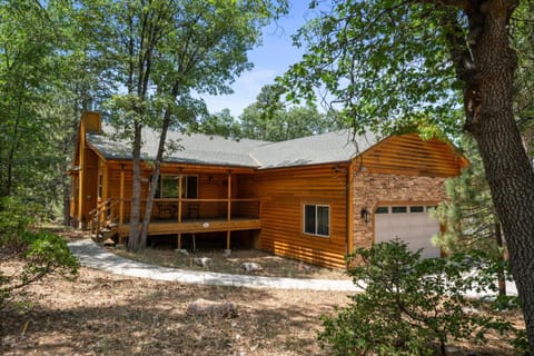 Village Pines Lodge - Walk to Lake/Village, Close to Slopes House in Big Bear