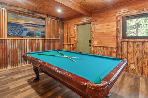 Village Pines Lodge - Walk to Lake/Village, Close to Slopes House in Big Bear