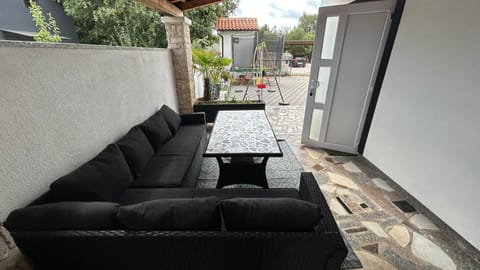 Patio, Day, Balcony/Terrace, Seating area