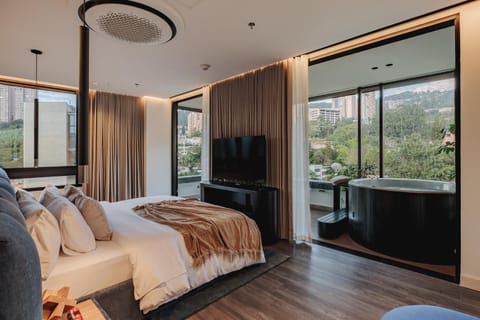Bed, TV and multimedia, Photo of the whole room, Bedroom