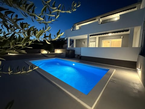 Garden, Swimming pool