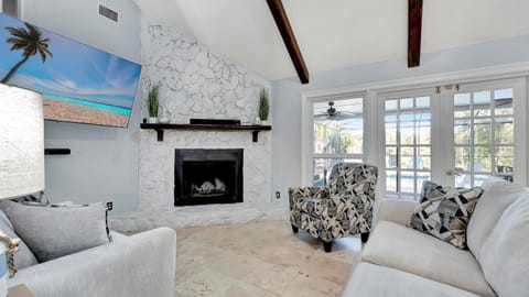 Stunning Lake House w Heated Pool Ping Pong! House in Lutz